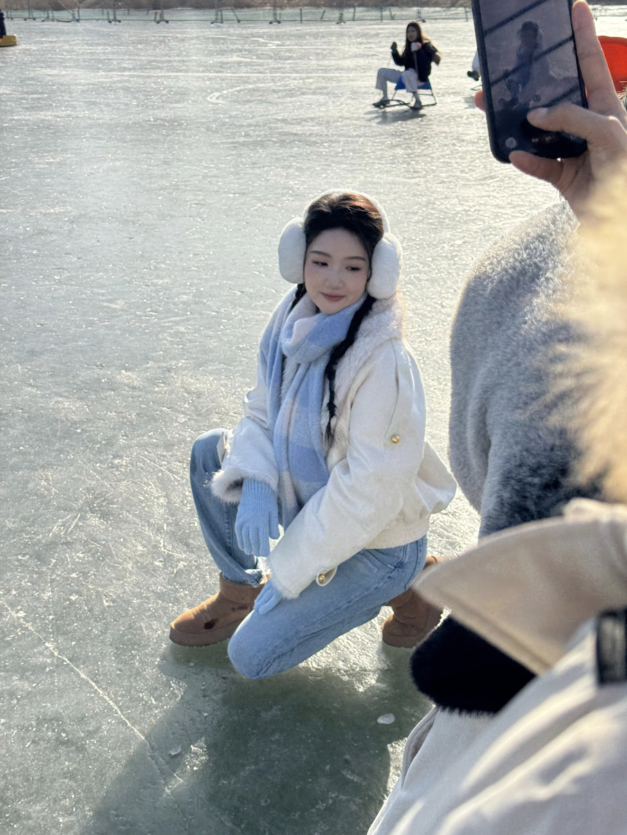 王玉雯 假装车没停好听了两遍笑不活了！王玉雯带着《突然的喜欢》反套路 buff，