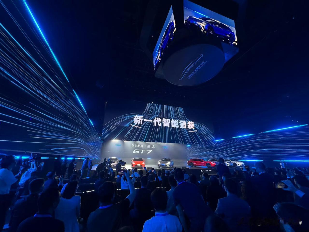 很荣幸团队小伙伴能够参加启境 GT7 全球首秀！而且是在超大的体育馆里面举行的！