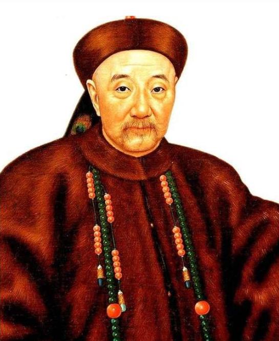 1883 年深秋的深夜，胡雪岩站在雕花大厅中央，望着 12 房小妾睡眼惺忪地聚齐