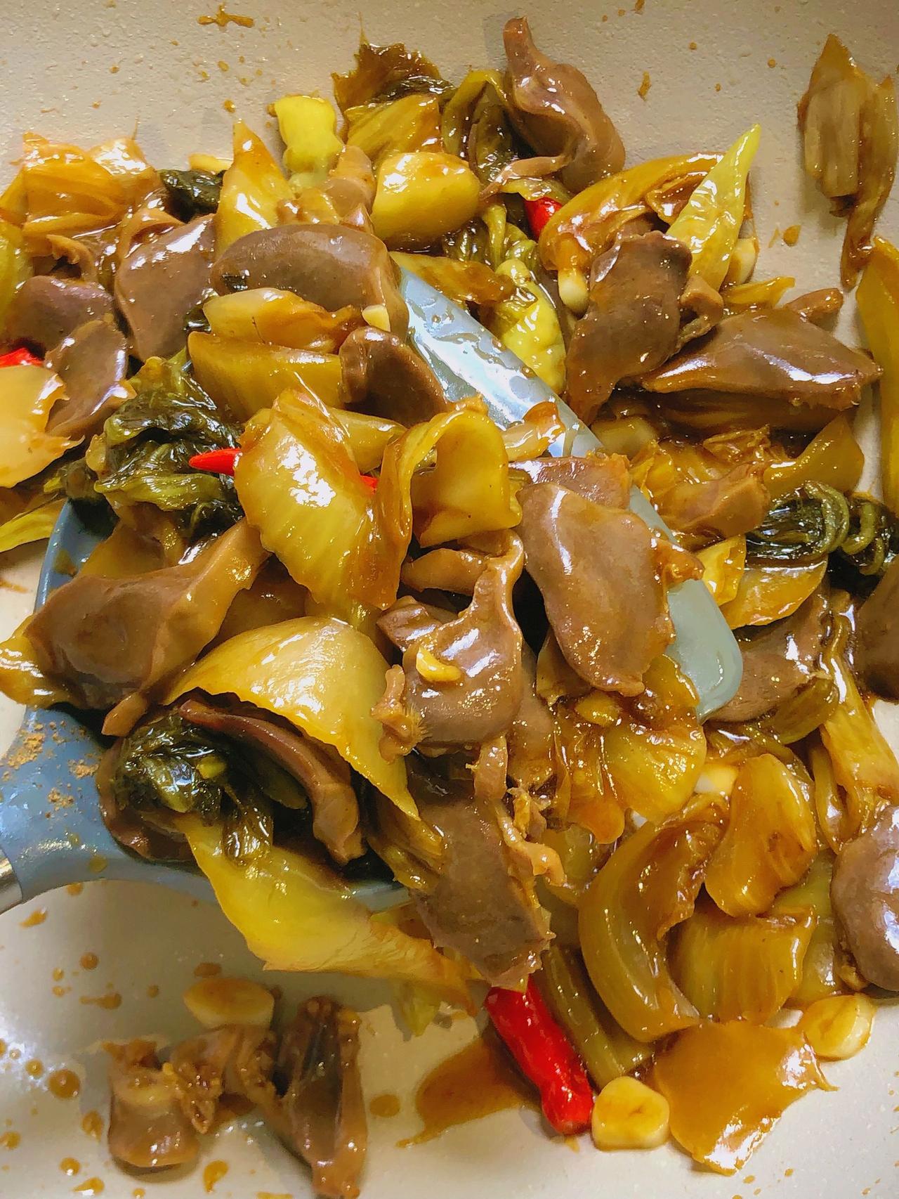 酸辣开胃！配饭真的绝了…！！鸭胗就该这样做
炎炎夏日心情烦躁毫无食欲怎么办，学会