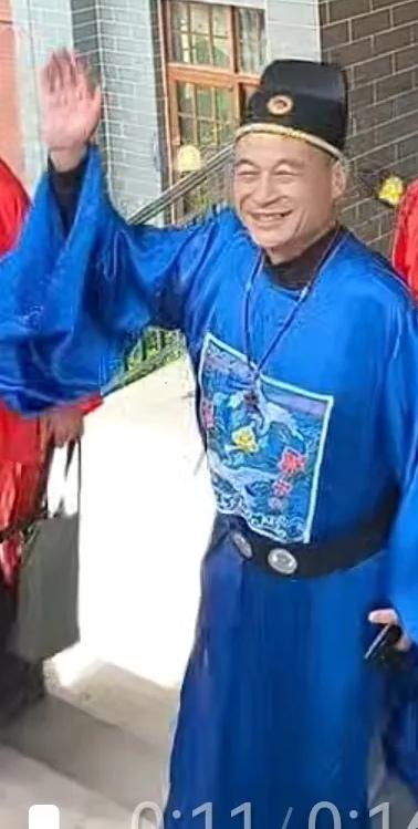 【古风·蓝色汉服展演】深蓝色汉服 
蓝袍飘飘，笑语盈盈。
紫色仙气汉服