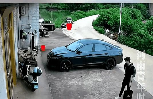 你敢信吗？
失联整整15年的亲人突然出现在家门口，这概率比中彩票还低吧？
湖南这