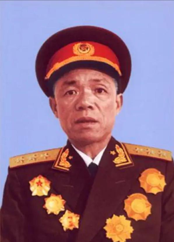 1935 年甘肃境内，参谋长挟私报复故意延误行军两小时，致使马家军骑兵火速合围。