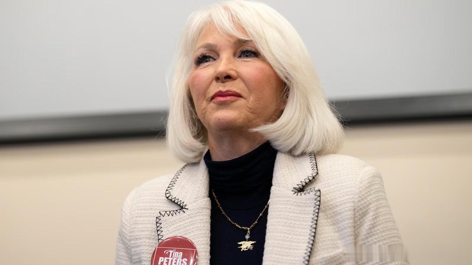 重大突发：川普总统宣布特赦蒂娜·彼得斯（Tina Peters），这位因揭露 2