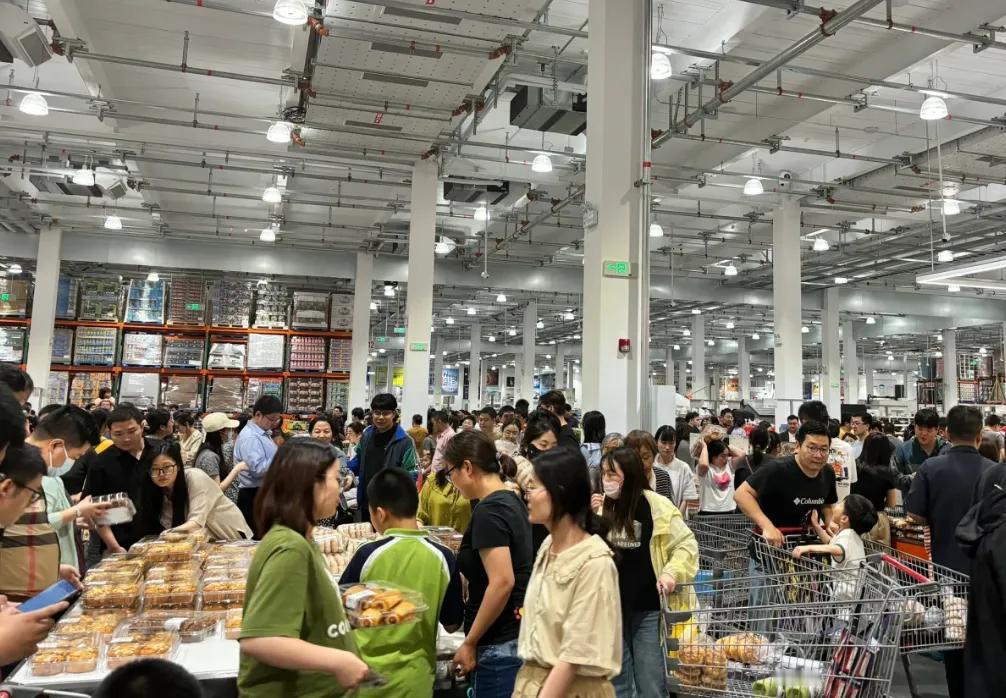 现在才发现，原来我们理解的“低价”和年轻人理解的“低价”完全不一样！ 
 
一个
