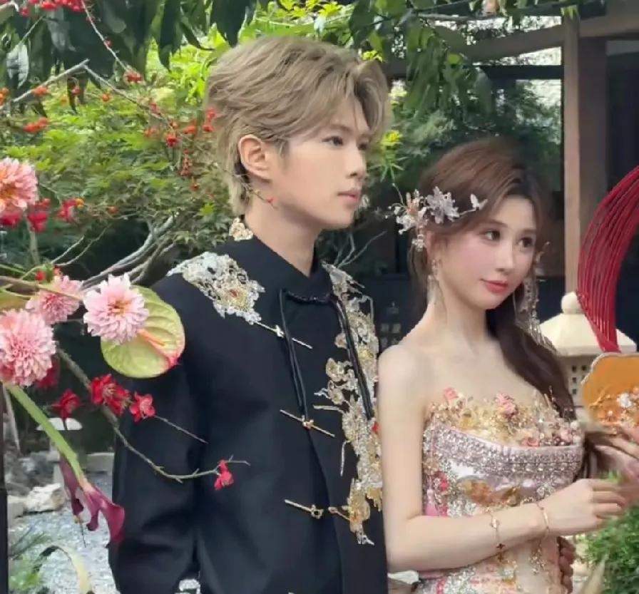 鹿晗的模仿者鹿哈宣布和女友订婚，并晒出了订婚视频，鹿哈本名叫凌达乐，和女友相恋8