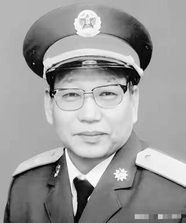 开国上校徐春阳回忆  为一块手表硬刚师政治部主任

按：把徐春阳将军的故事重新翻