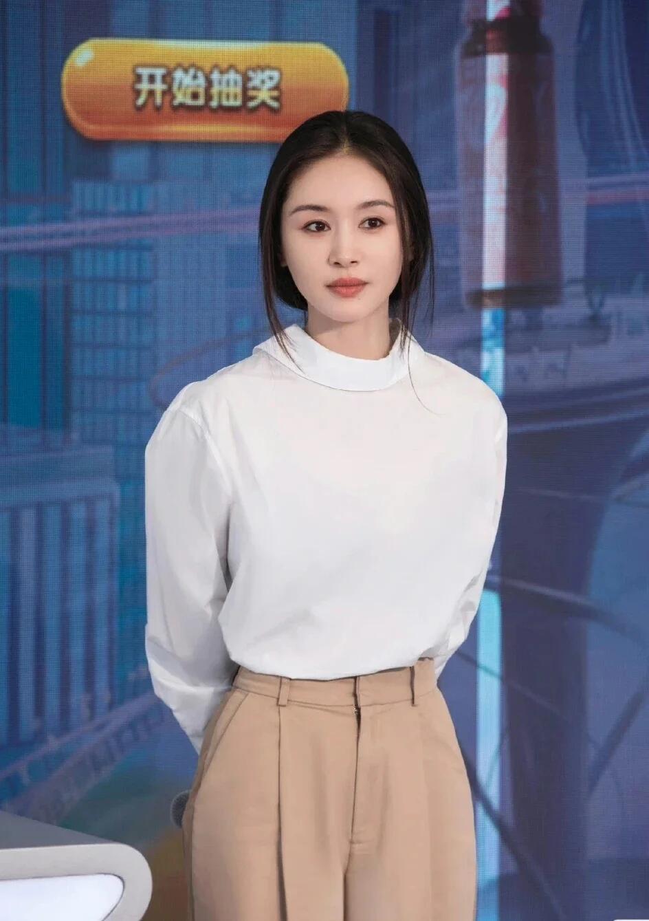 王子文白衬衫穿搭思路分享 