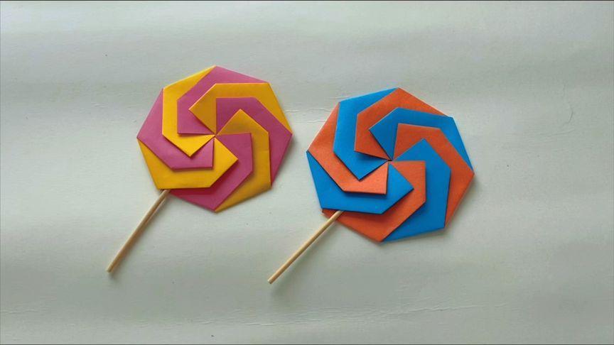今天收到两支“棒棒糖”
是一位小朋友亲手做的，专门带过来送给我，这是他最后一次来