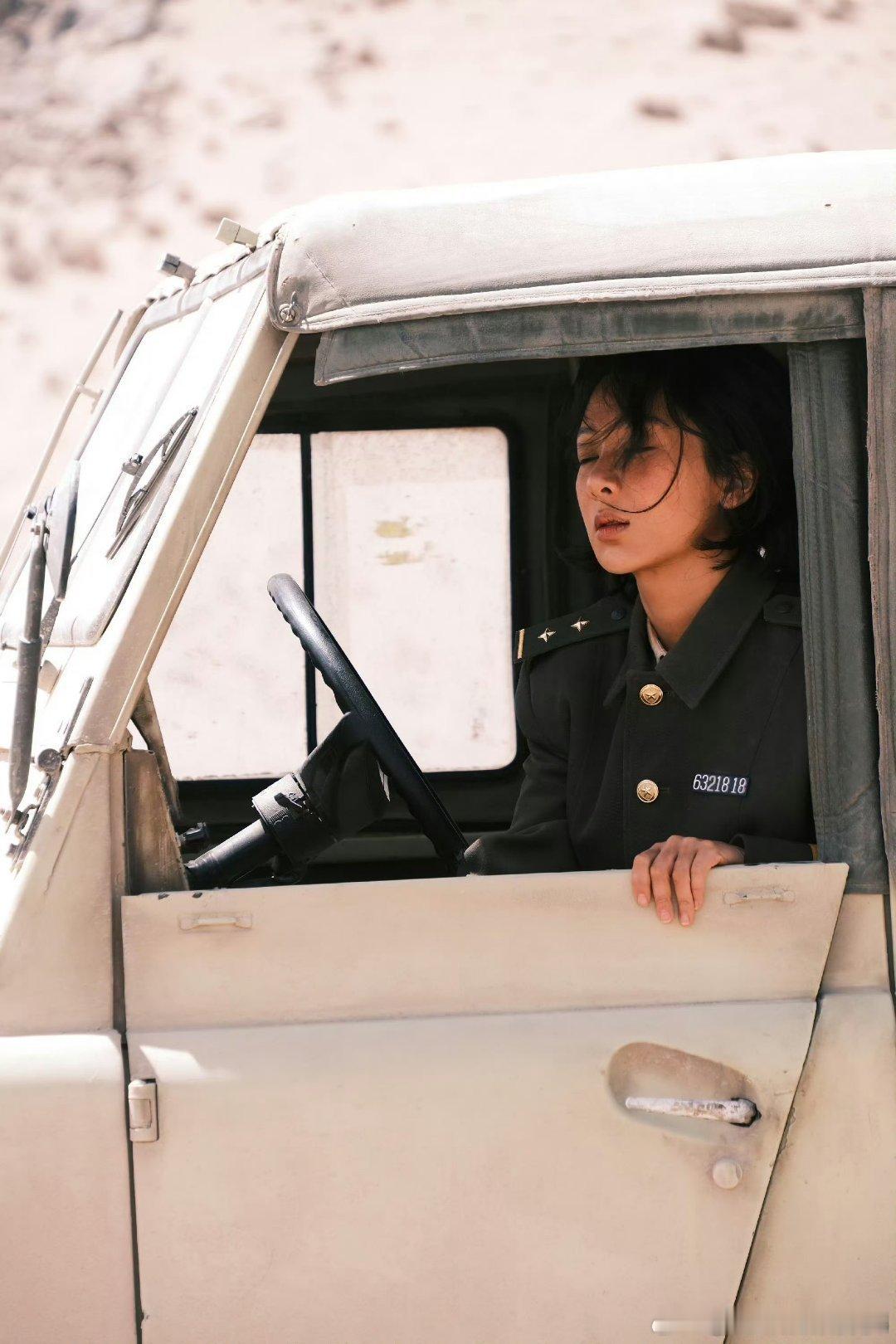 杨紫白菊登顶1月角色热度月冠《生命树》收官，杨紫饰演的白菊登顶1月角色热度月冠 