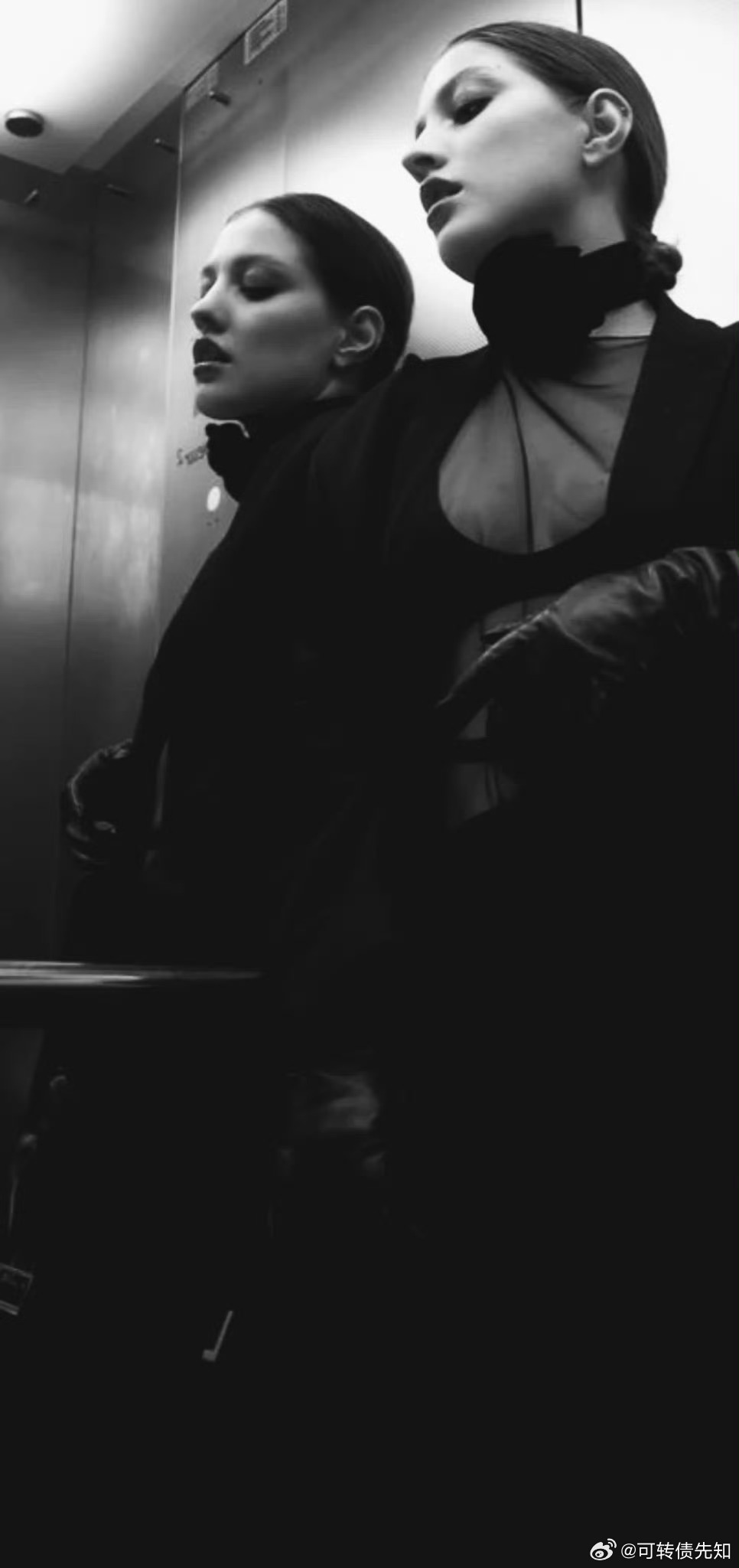 周三指数，今天延续反弹，慢慢在回补这个杀跌的缺口，成交额保持2万亿附近，预期这里