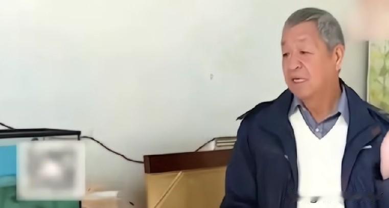 大家快来围观看热闹，到底光棍惨还是他们惨兮兮！
老头年轻时工作不错风光无限，然后