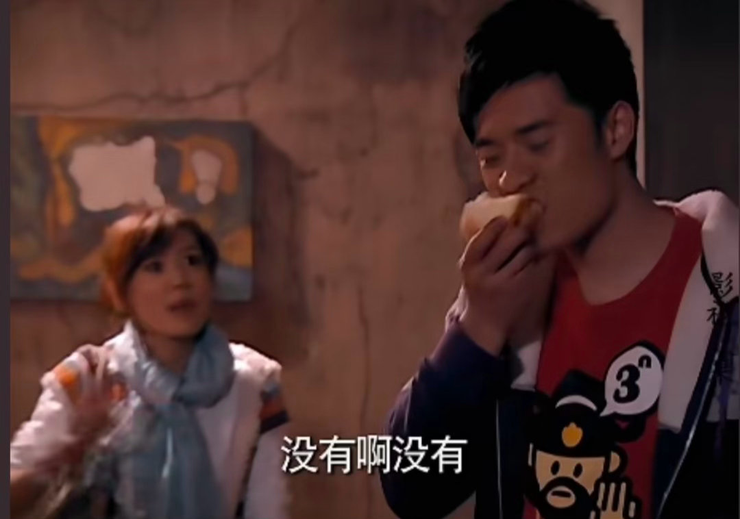 曾小贤不是有洁癖吗怎么会住这么乱的房子还在屋子里吃苹果？ ​​​
