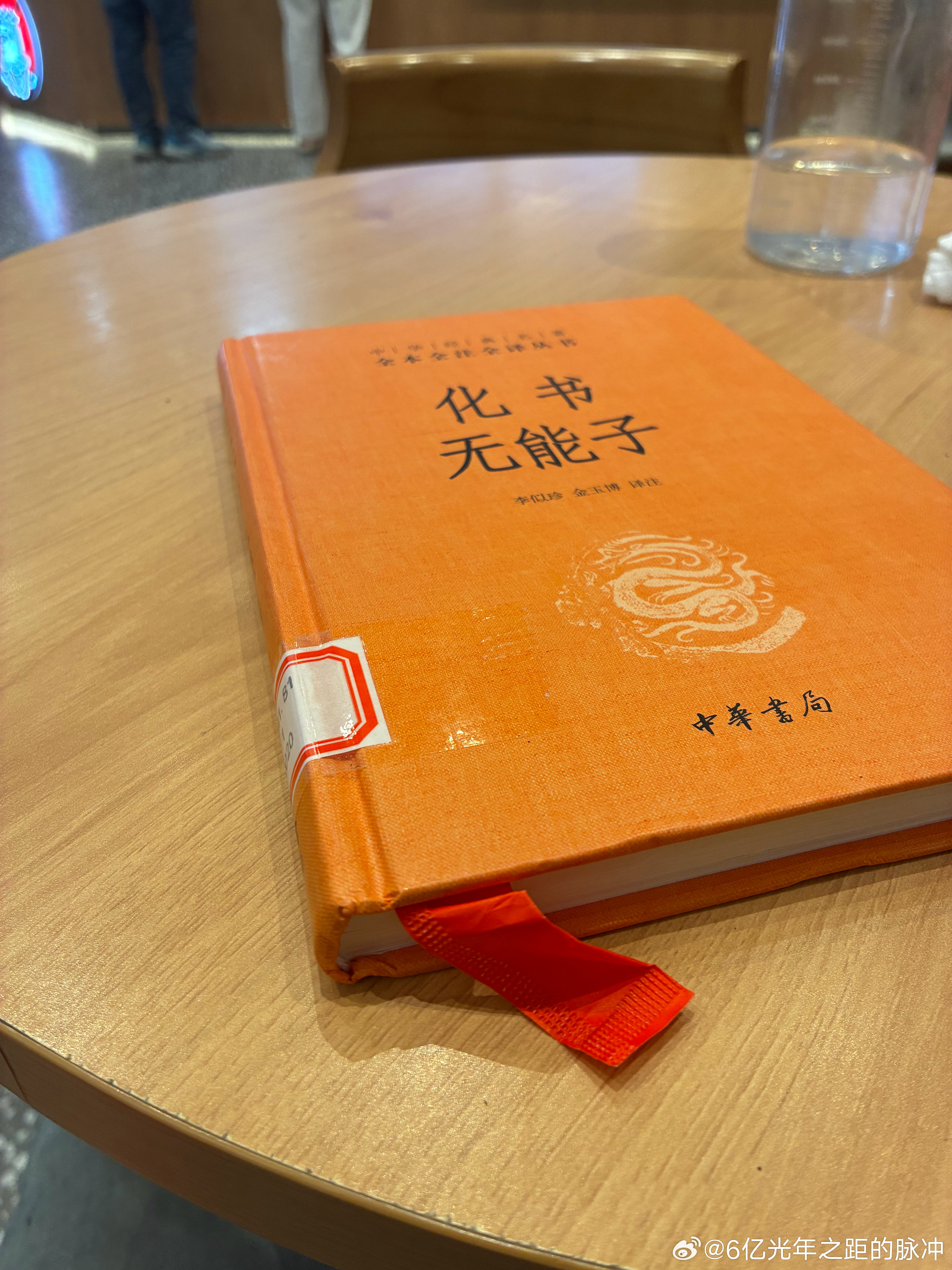笑死😆在咖啡店里坐着，碰见之前的00后女销售，相互打了招呼，好可爱☺️美女说好