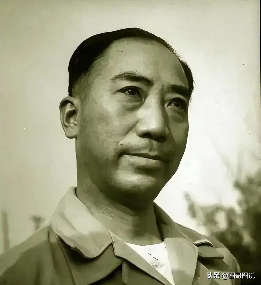 1944年底，陈诚当上军政部长后，全面主管国民党军队的编制、经费、人事、装备，地