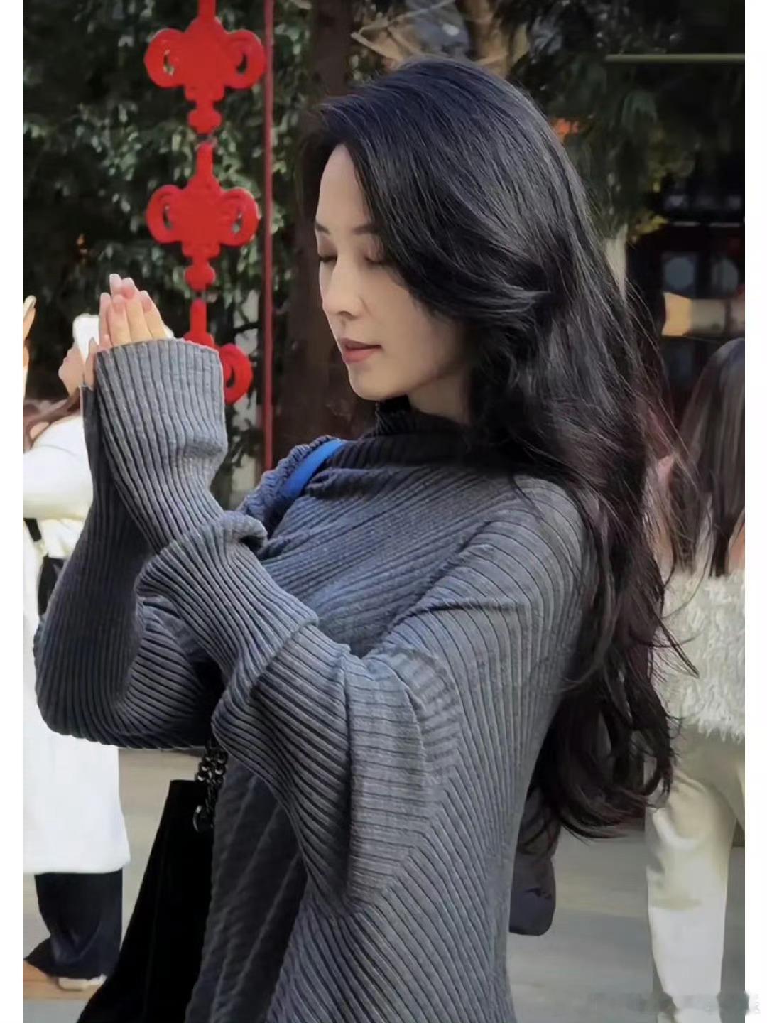 汪峰携女友森林北看演唱会 森林北是真好看啊，特别耐看[可怜] 