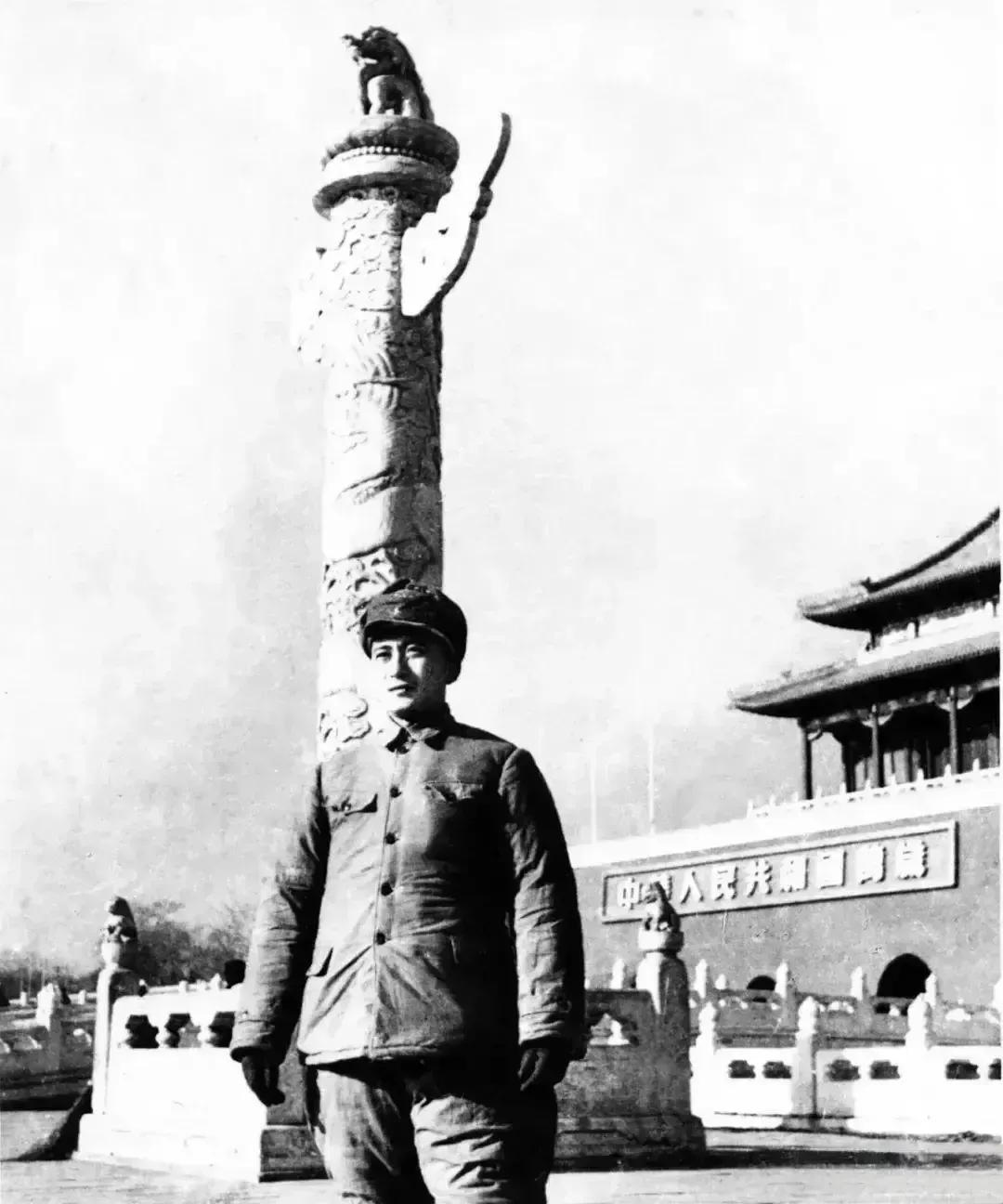 孙道临 王文娟共同的经历
雄赳赳，气昂昂，跨过鸭绿江