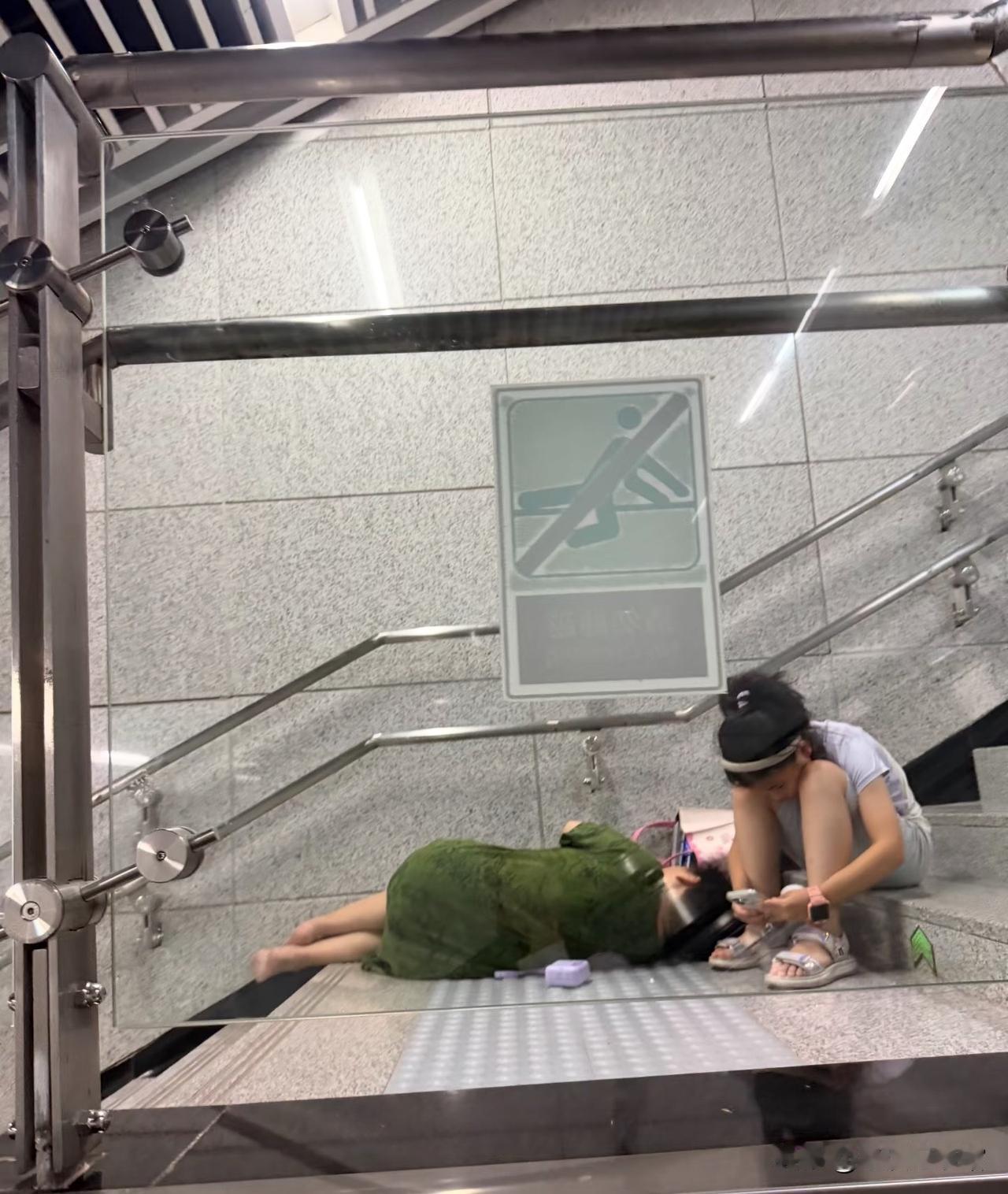 不懂这些重庆老辈子为啥非要活成讨口子的样子？家里没人，我们都要给狗子开空调，这点