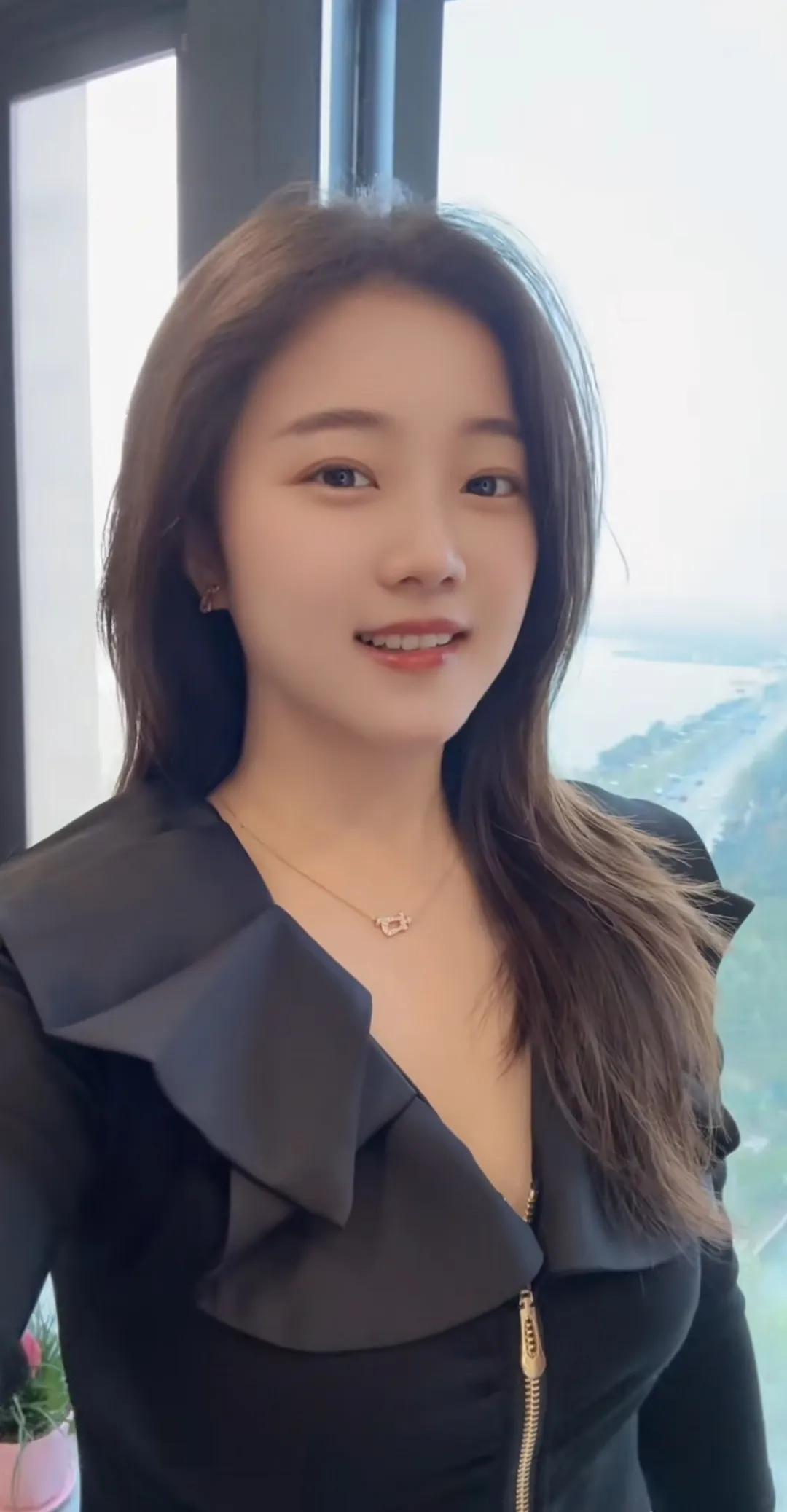 美丽女人，优雅从容。
