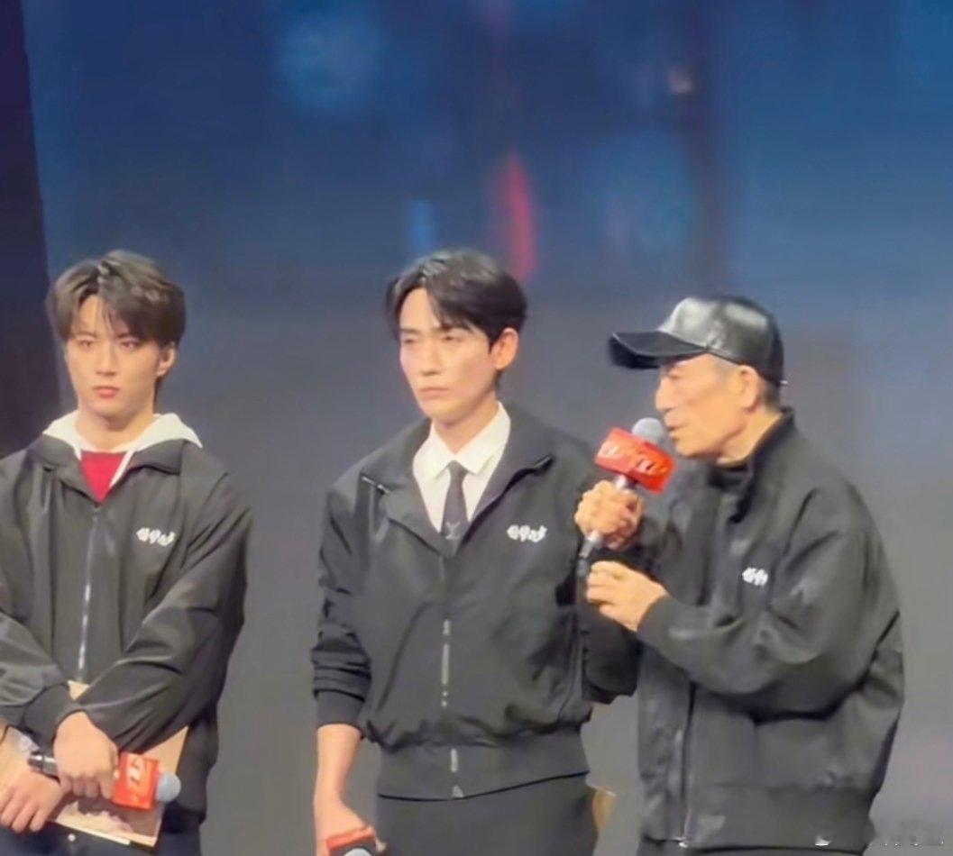 张艺谋说早就想和朱一龙合作了张艺谋导演亲口说早就想和朱一龙合作，这消息一出，粉丝