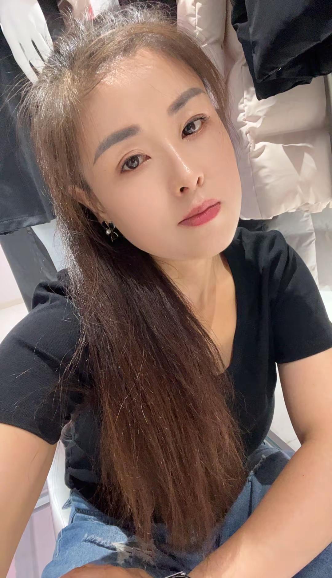 一路走来满身疲惫，熬过无数难熬的日夜，不求万事顺遂，只求命运高抬贵手，往后少些磨