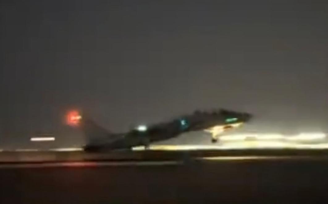 伊朗仍有幸存的F-14雄猫战斗机在夜间升空，猫迷要击掌相庆了