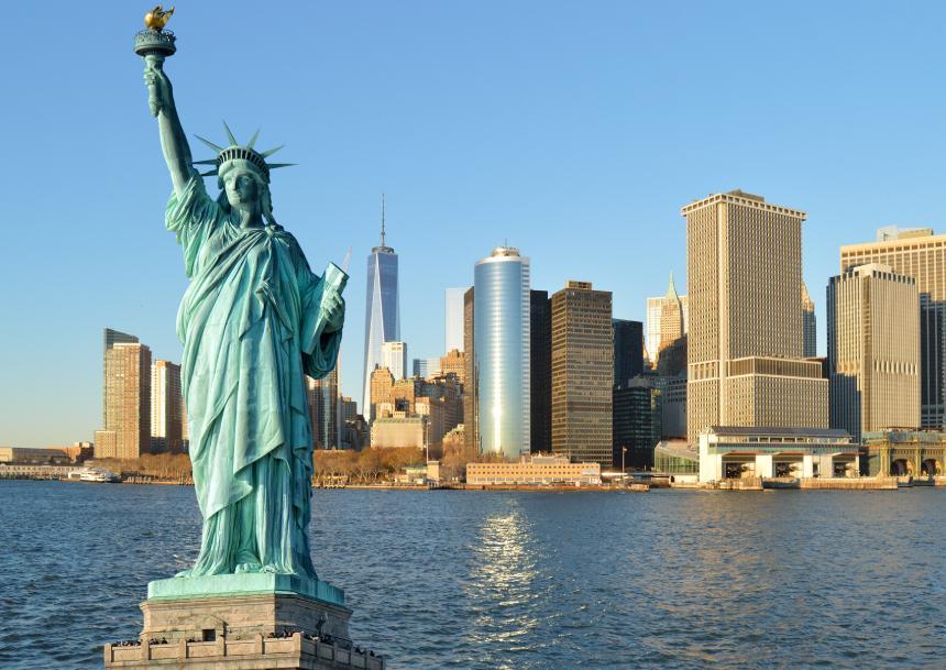 明明美国人几乎人手有枪，但是他们为什么却没有经常性的造反案件发生呢，其实美国的法