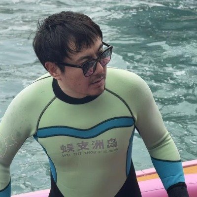 三亚偶遇沈腾出海在三亚偶遇沈腾出海，他的状态简直太好了，看起来越活越年轻，活力满