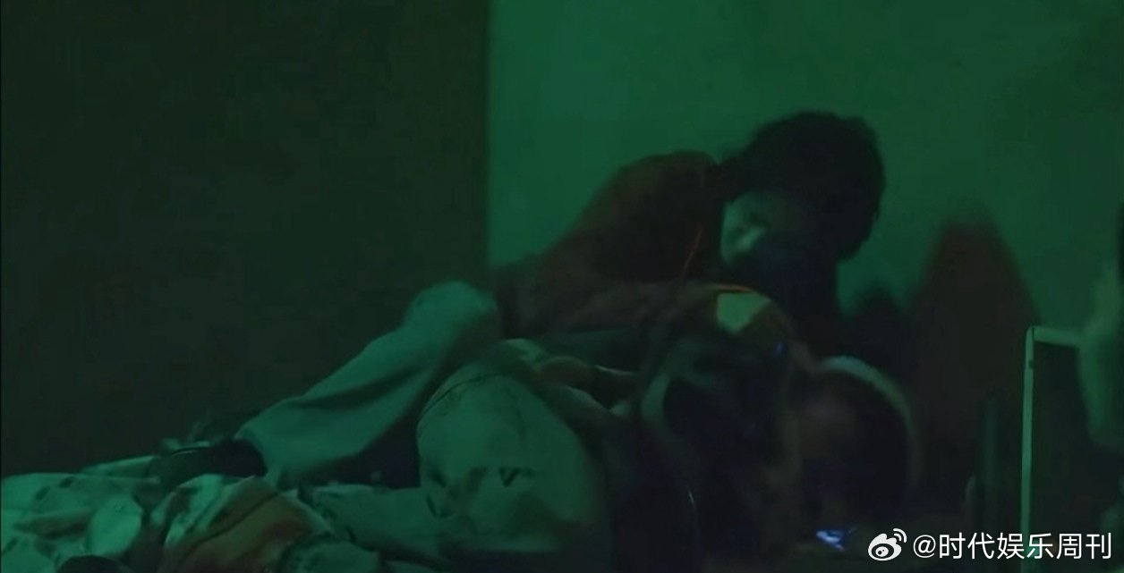 本能反应最动人！突发状况秒钻怀，穆祉丞这毫无防备的信任，隔着屏幕都感受到安心！ 