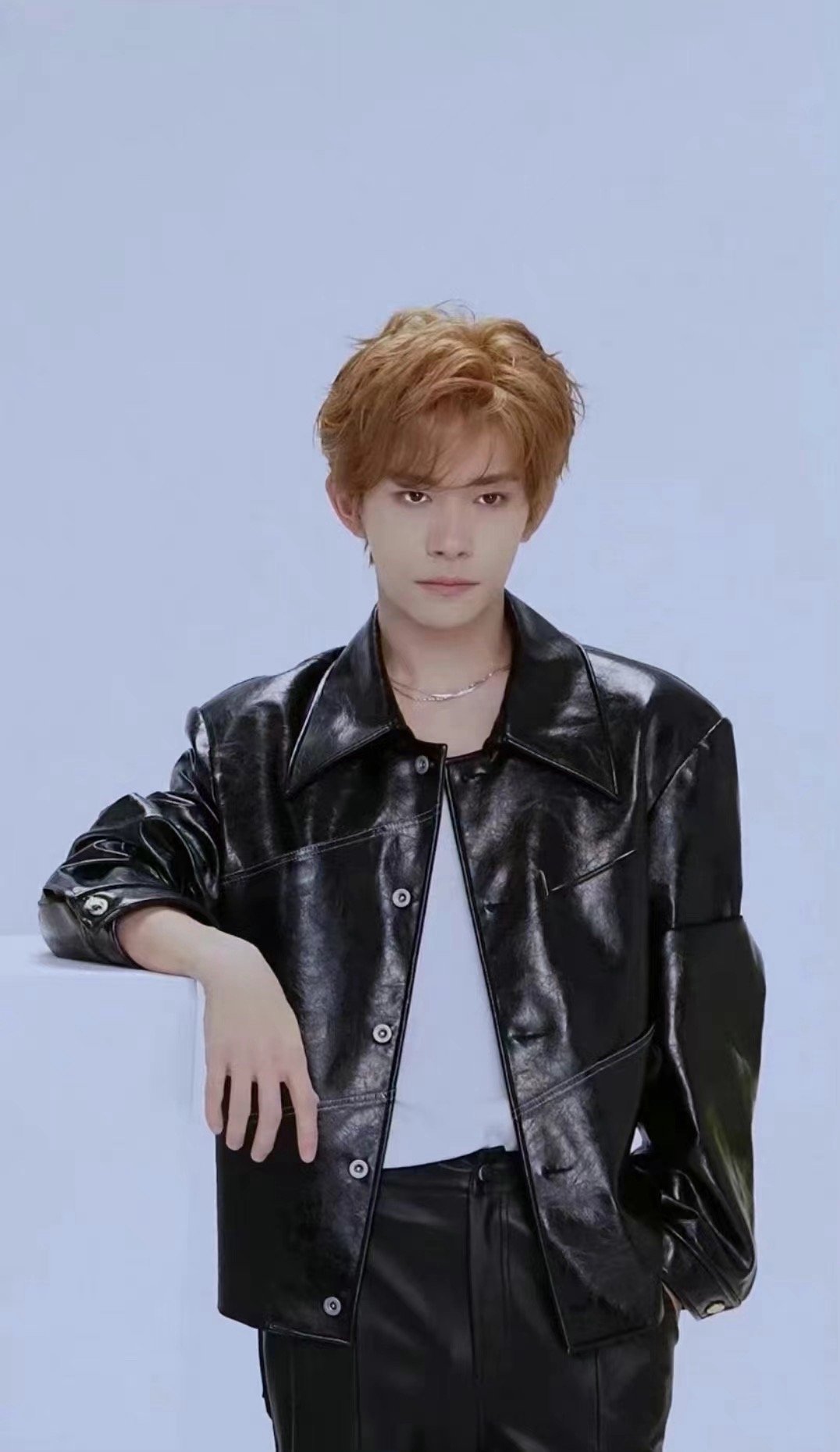 #易烊千玺又染金发了#易烊千玺染了金发之后，真的有一种富家子弟的即视感，而且氛围