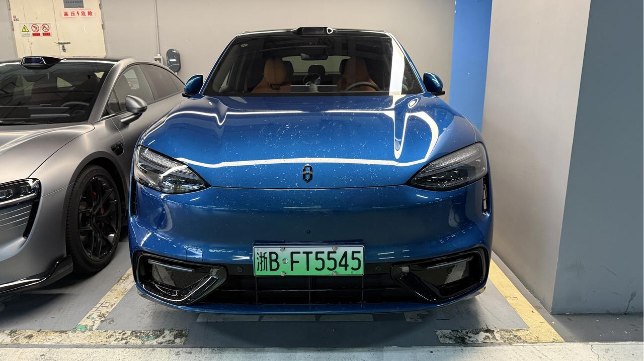 五一来了，提前祝大家假期快乐啊🎉 
这几天没借到新车拍，来简单聊聊新款M6吧