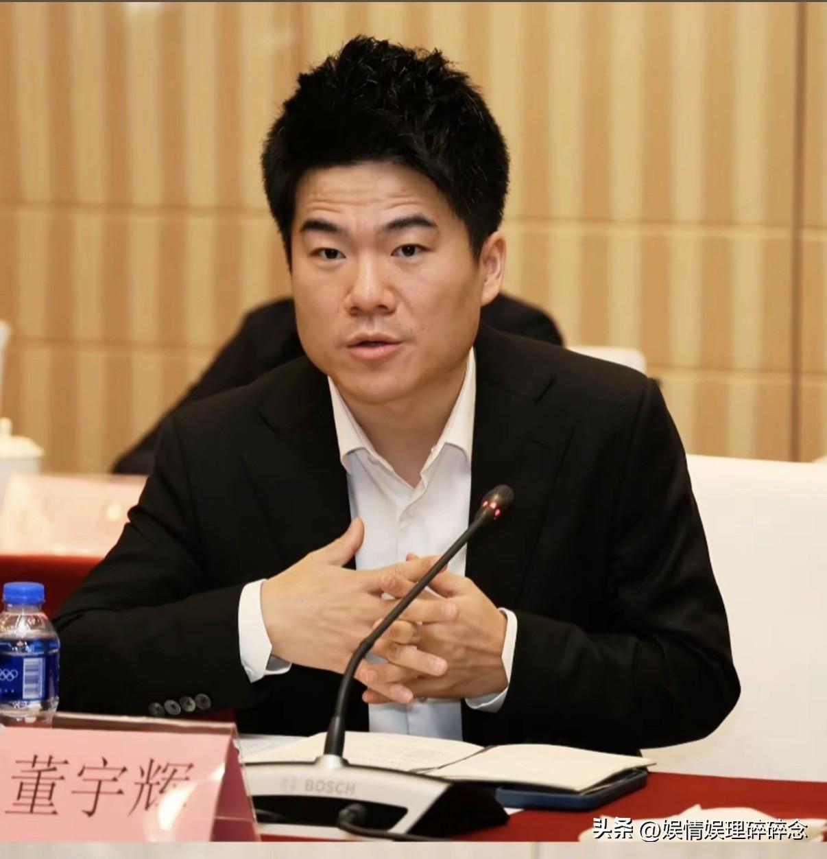 大家发现没，
昨天央视总台在珠海举办的那场座谈会，宇辉的身份有点特殊，属于“无机