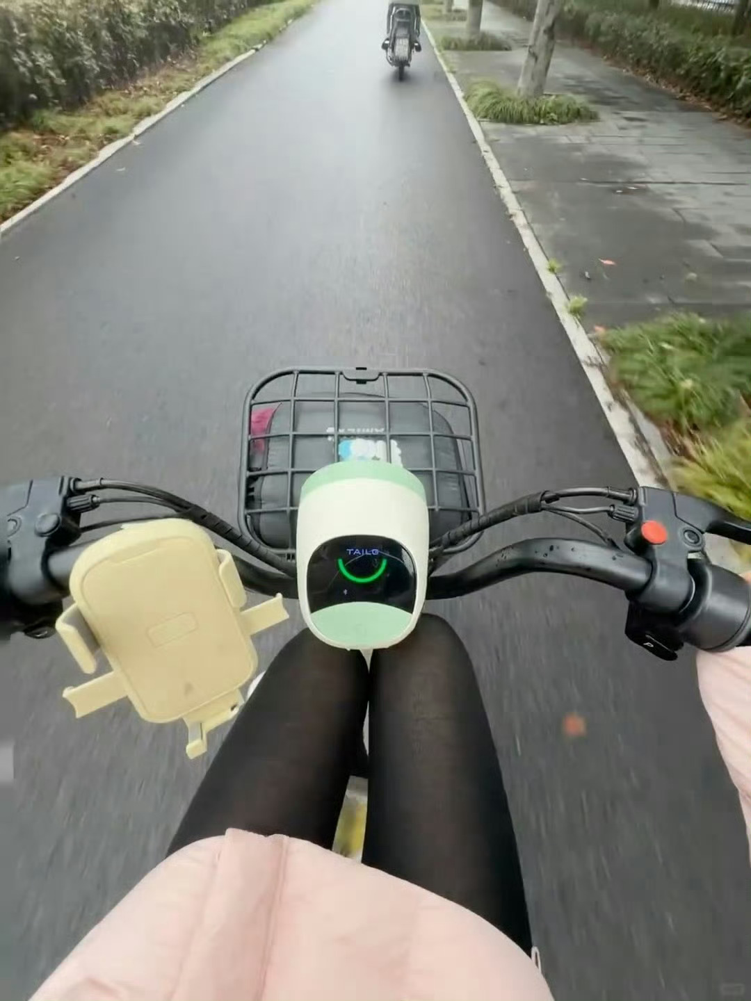 骑上我心爱的小电车，它永远不会堵车… ​​​[吐] ​​​