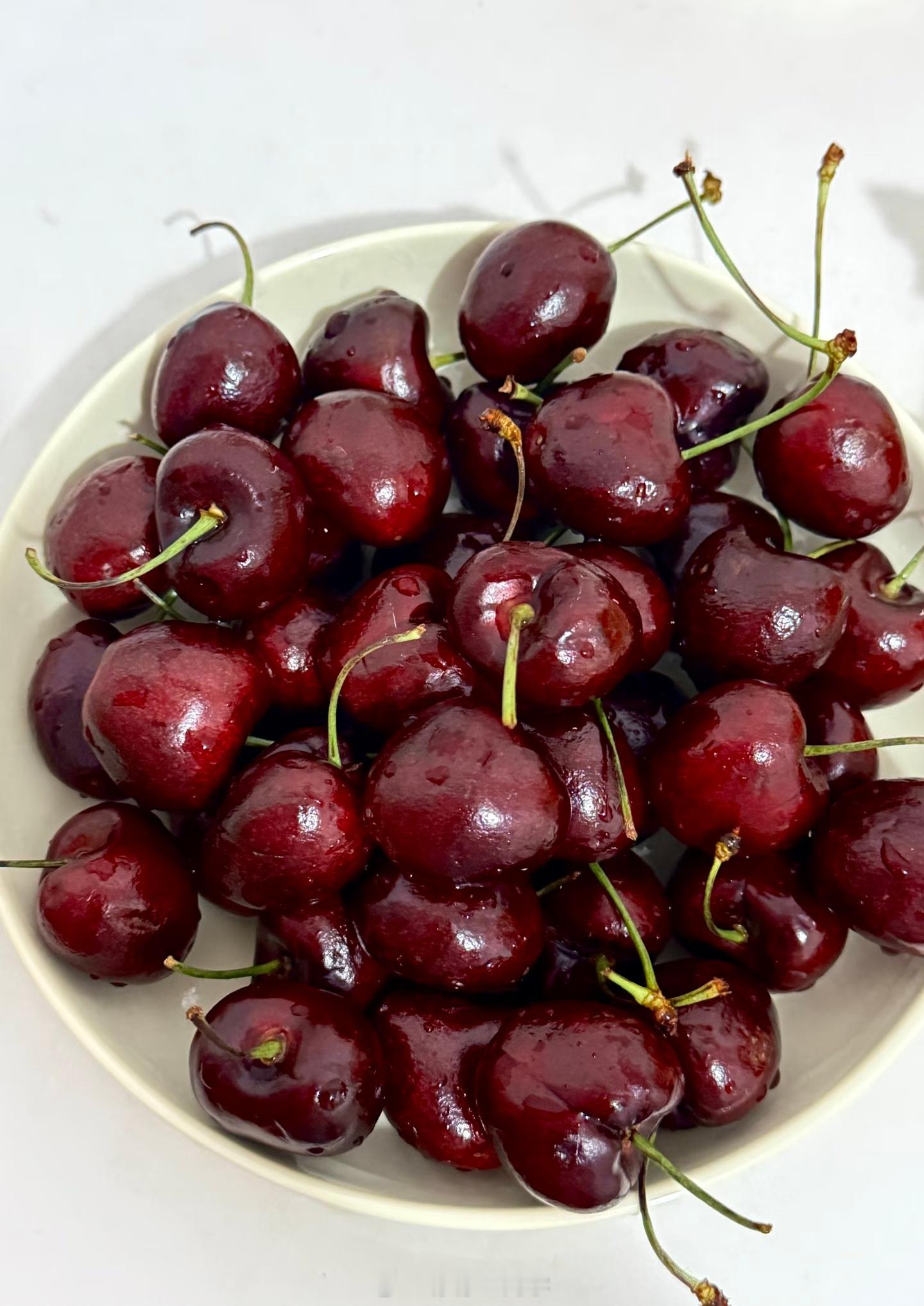 商家称车厘子价格还能降上次去买水果，老板跟我说车厘子价格马上就要涨了，让我抓紧买