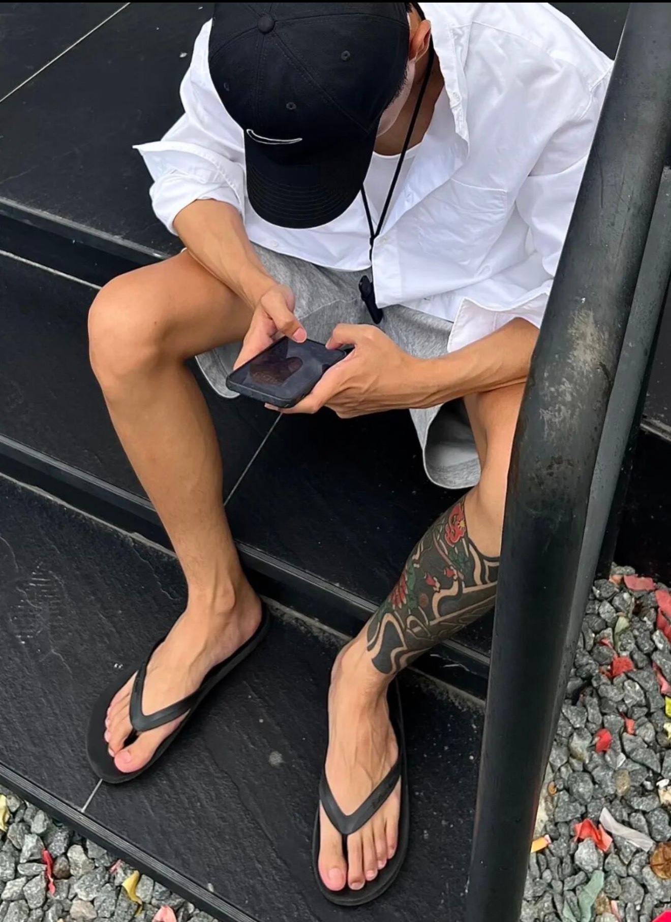 为生存的劳作只是手段，而目的是审美，是从对美和艺术品的欣赏中得到生存的愉悦感。—