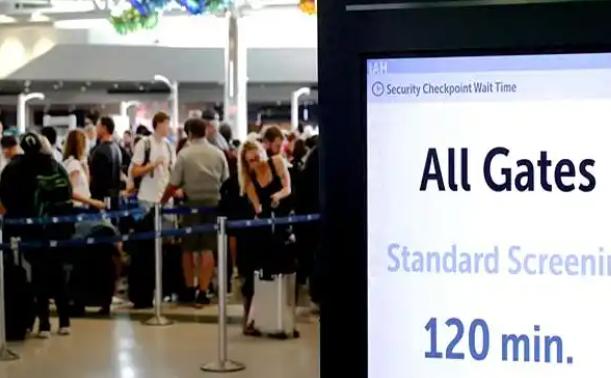 美国这波操作直接刷新下限，政府没钱给公务员发工资，居然让世界首富马斯克来兜底，特