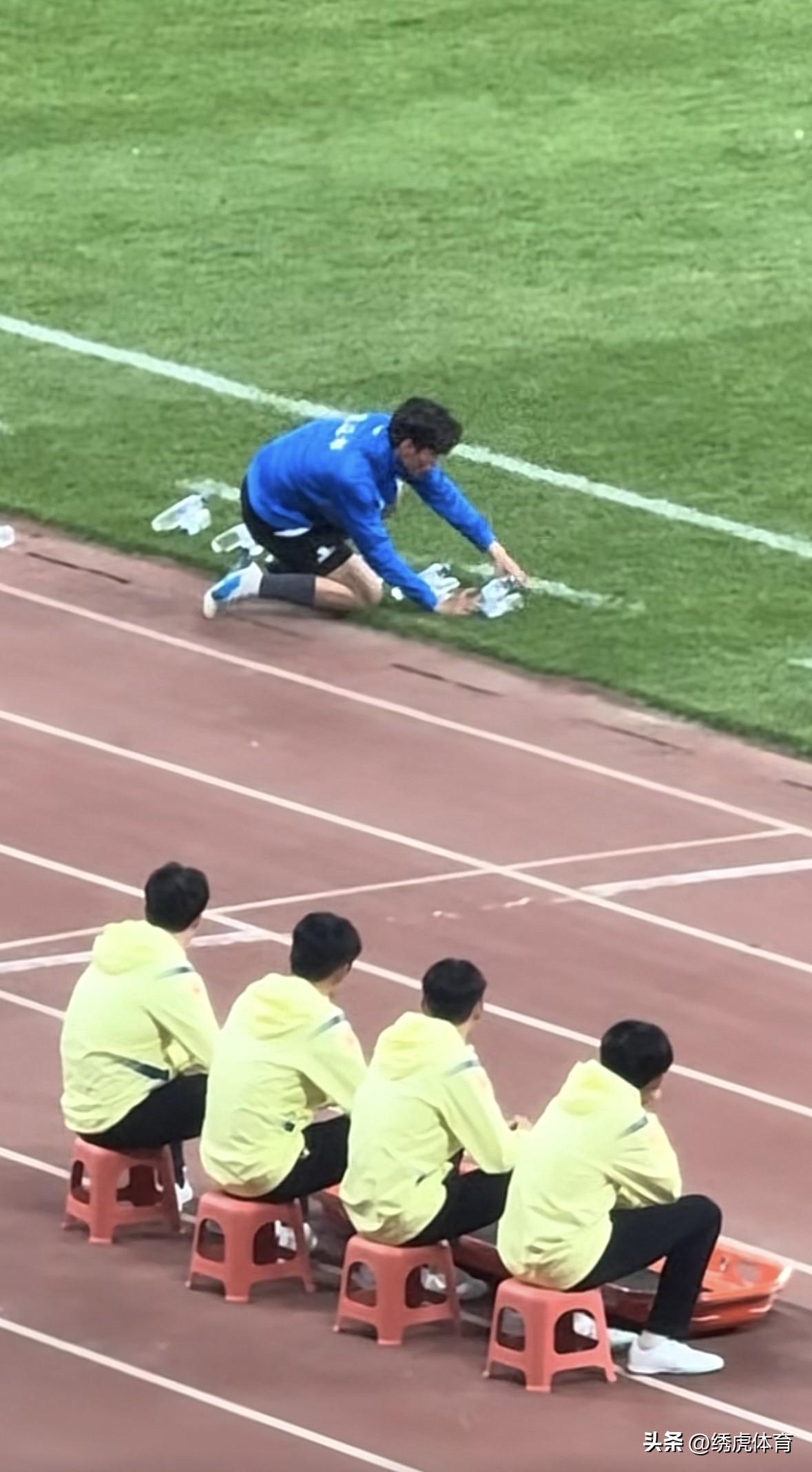 踢个东北超，都是实在亲戚，咋的，通辽老铁还架炮轰啊[捂脸]
水炮啊！