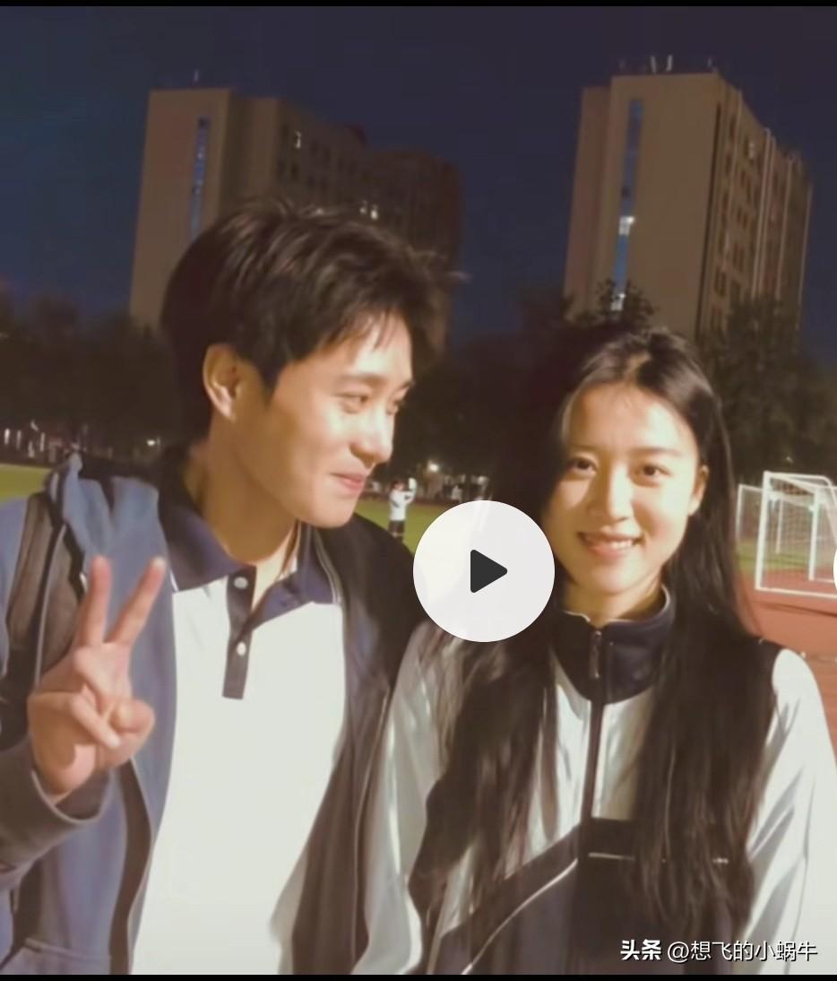 打开抖音就吃了一嘴狗粮[偷笑]
喜不喜欢眼神说明了一切……
​人都会不由自主的看