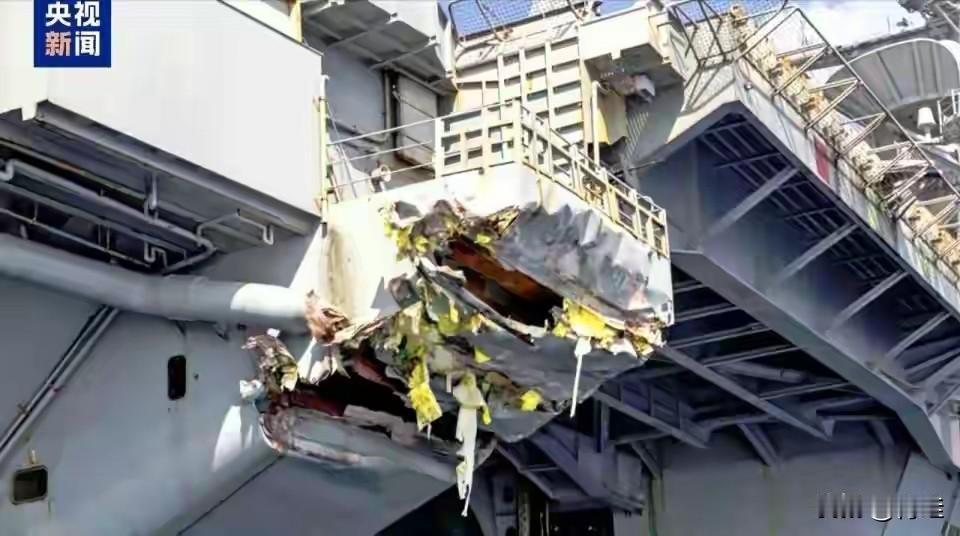 老铁们快来看啊！美国那艘“杜鲁门”号航母可太搞笑了！今年2月在苏伊士运河跟商船撞