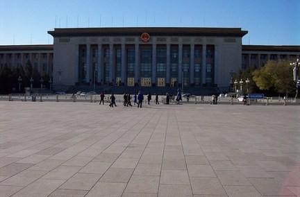 其实我们中国已没有退路了，倘若中国再次衰落，欧美绝未必会给中国再次复兴的机会，它