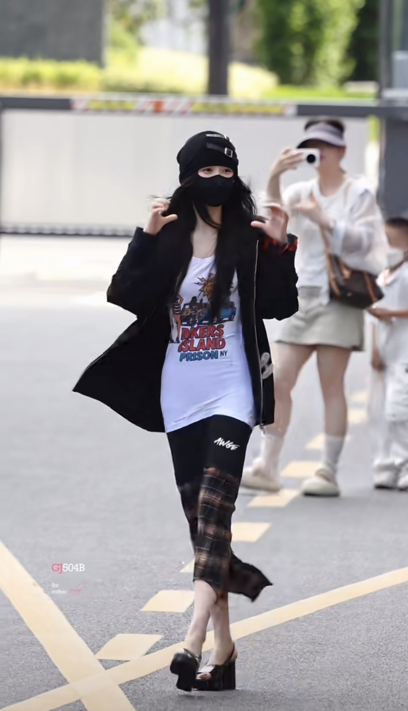 ？窝鱼今天咋成九头身超模了…[捂嘴哭] ​​​