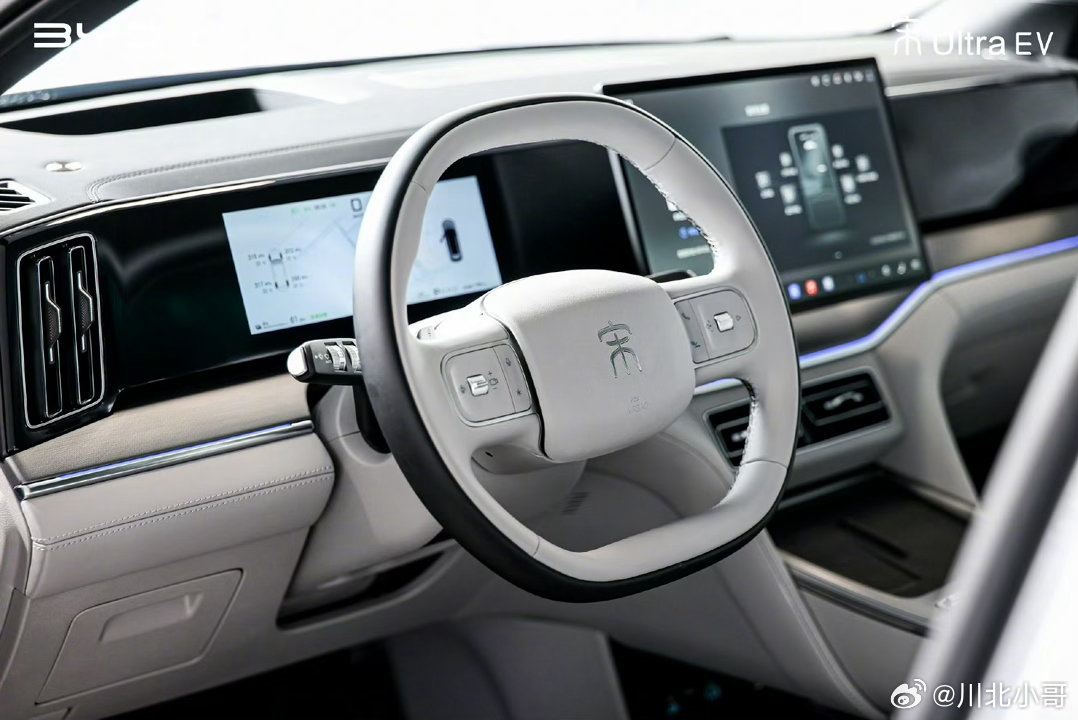 宋Ultra全系标配闪充15.19万起比亚迪宋Ultra EV上市，价格15.1