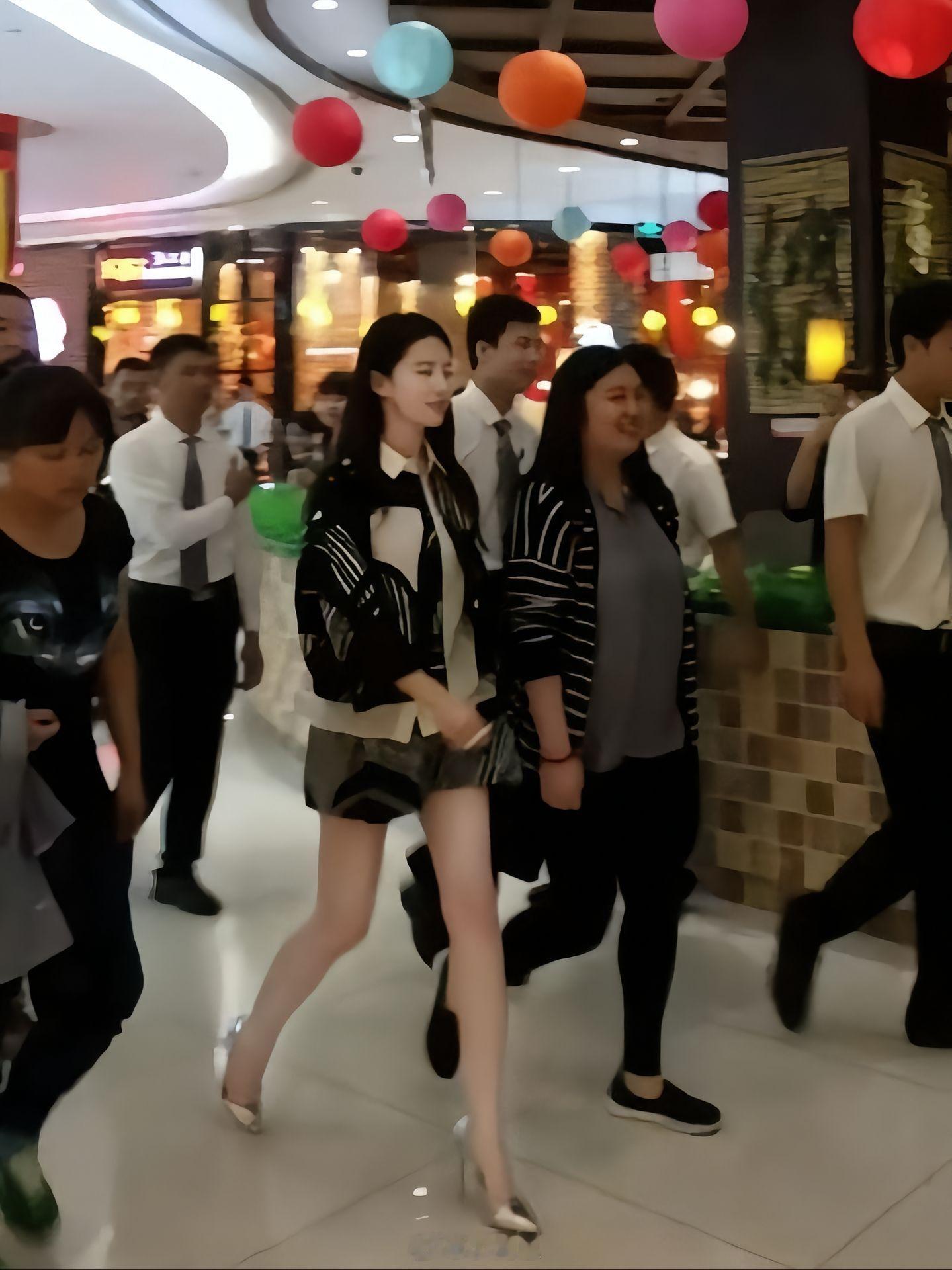 刘亦菲[超话]真是称得上为女神的美人，不是可爱小女孩，也不是御姐甜妹，就是女神的