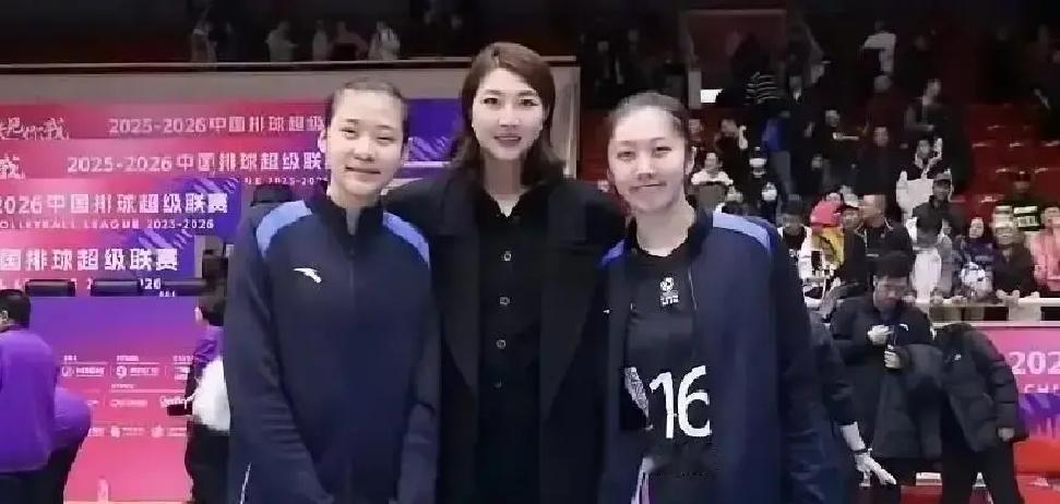 19岁副攻拦网35%仍被雪藏
 
排协新规逼着球队用新人，可真正上场时间还是碎成