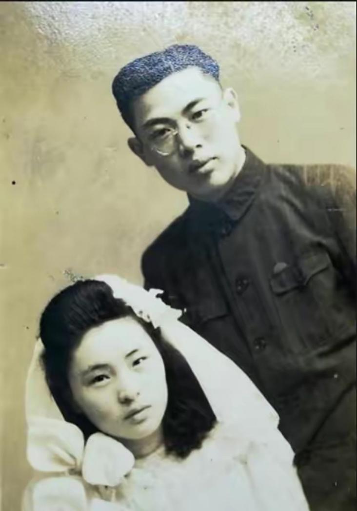 1937年，著名数学家苏步青有一回出门办事去了，他的日本妻子苏米子正在家里洗碗，
