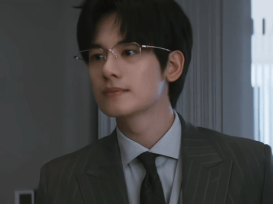 胡先煦小发雷霆大发苏A 前秒温柔年上，后秒摔门冷脸！胡先煦把江晨的“委屈式愤怒”