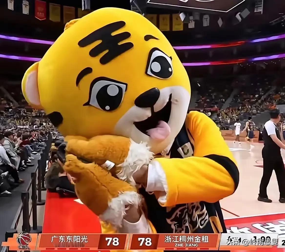 昨晚，当看到陈家政的3分球被改判为2分球的时候，心中隐隐约约就意识到浙江队极有可