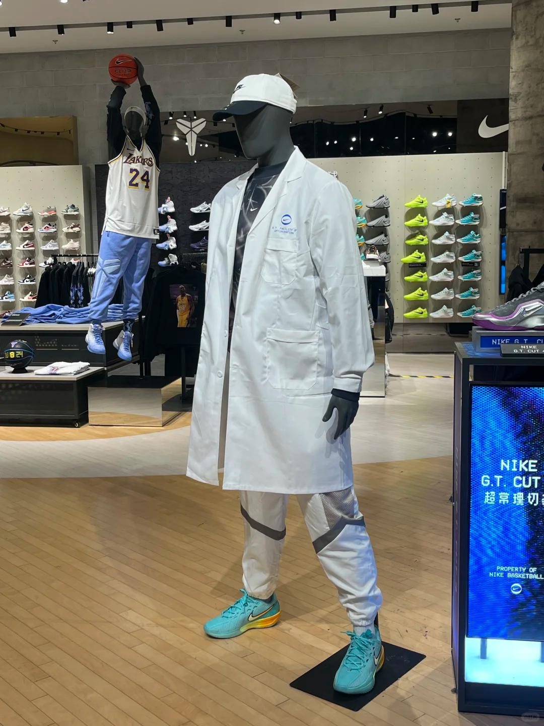 Nike出了个新的单品，我怎么看着哪里不对？[笑哭]