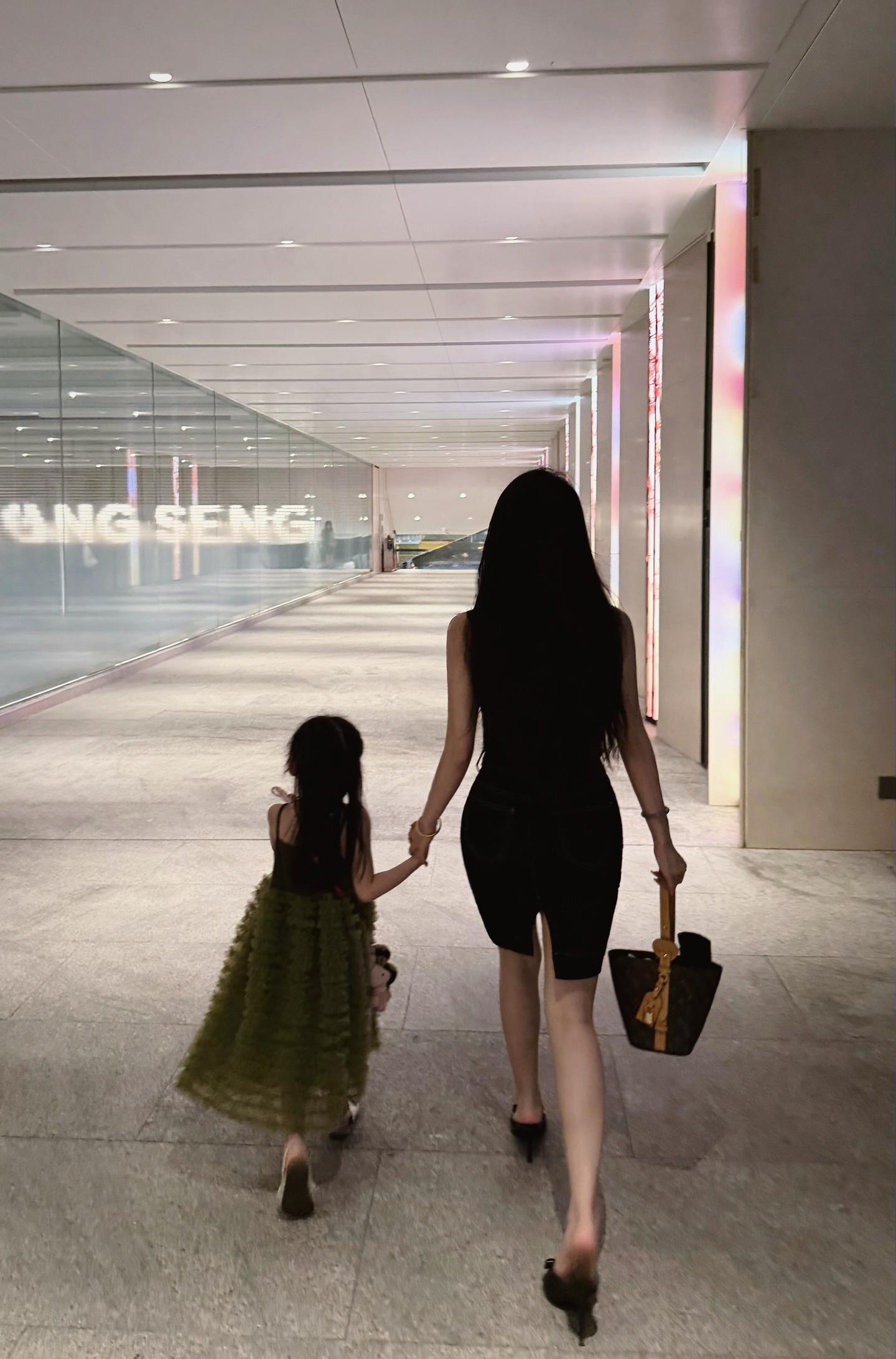 因为你明媚了起来 这世界突然变得好可爱呀~