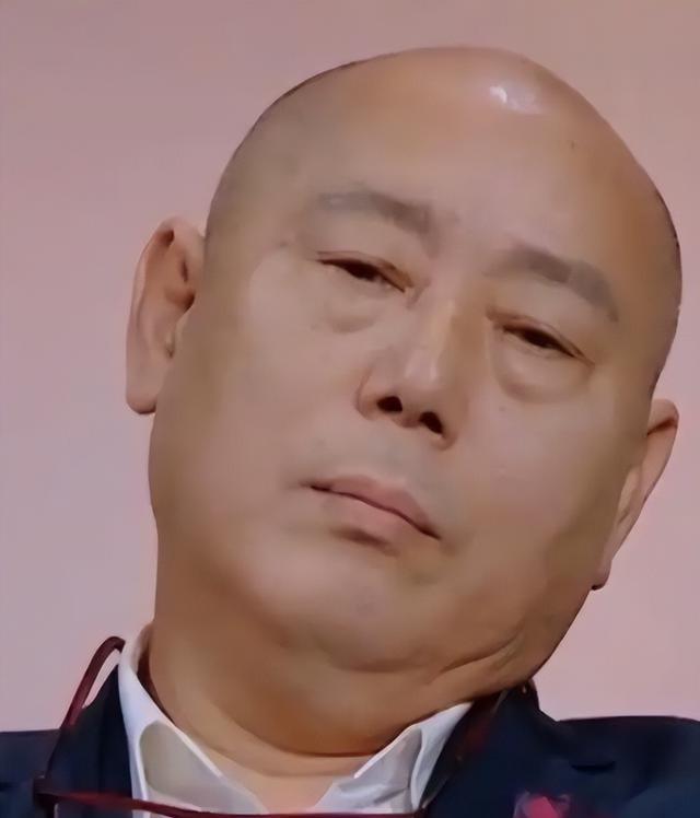 1991年，身价过亿的李诚儒，把糟糠之妻和6岁儿子赶出家门，转身娶了女朋友。20